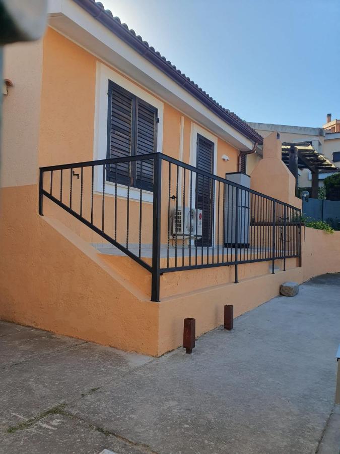 Villetta Porto Corallo Vista Mare วิลลาปุตซู ภายนอก รูปภาพ