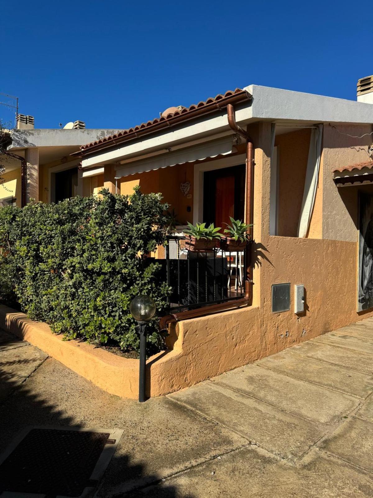 Villetta Porto Corallo Vista Mare วิลลาปุตซู ภายนอก รูปภาพ